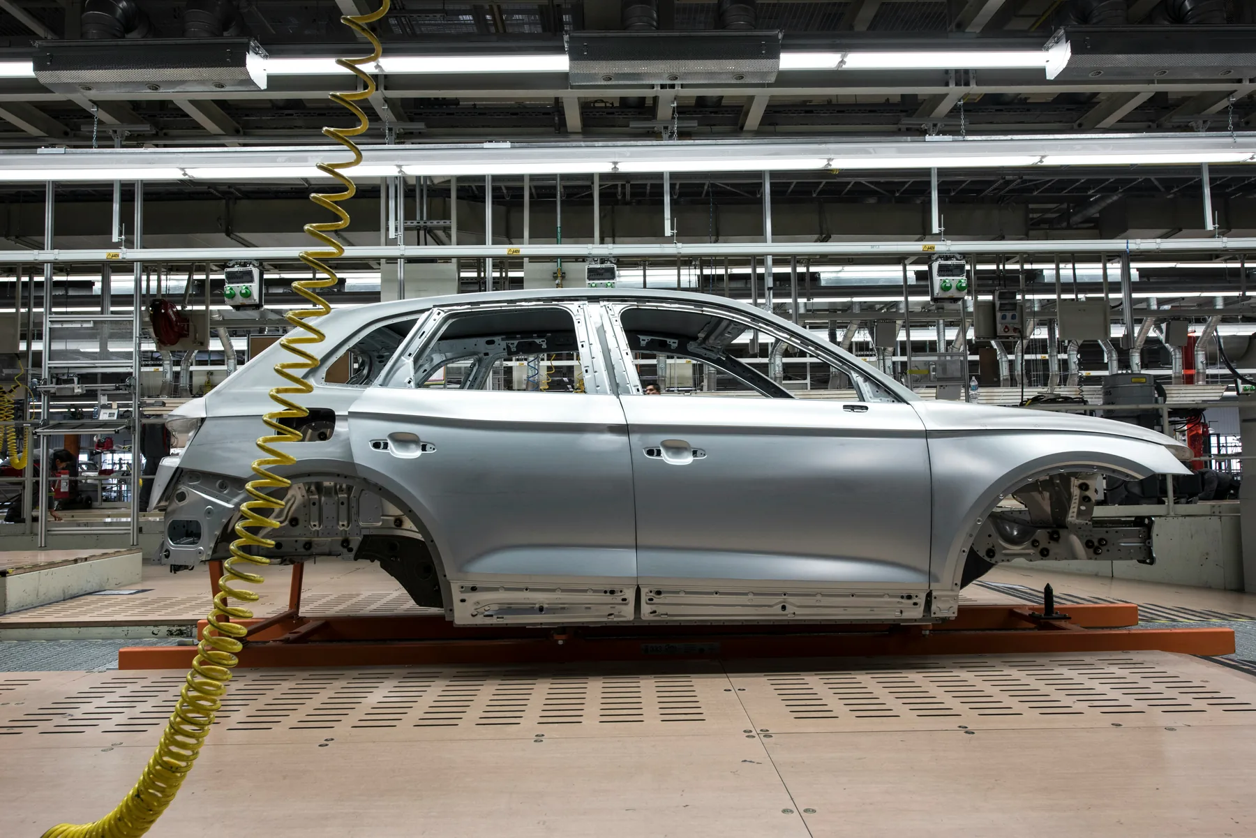 Caisse de véhicule sur une ligne de montage automobile